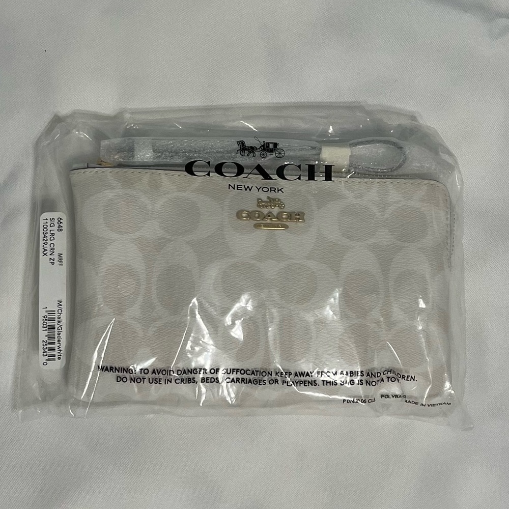 🟡 Coach Large Corner Zip Wristlet In Signature Canvas - Picture 3 of 4